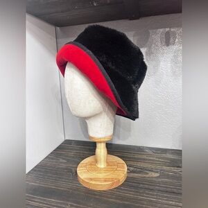Fuzzy Bucket Hat One Size Cozy Winter Black & Red Vintage Reversible‎